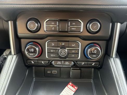 Used 2021 Chevrolet Tahoe Z71 w/ Z71 Signature Package image 18