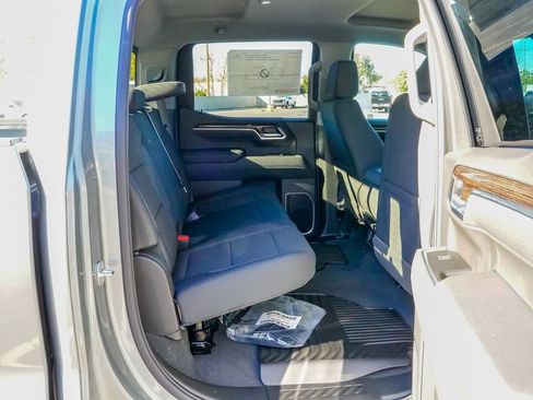 New 2026 GMC Sierra 1500 SLE w/ Preferred Package image 11