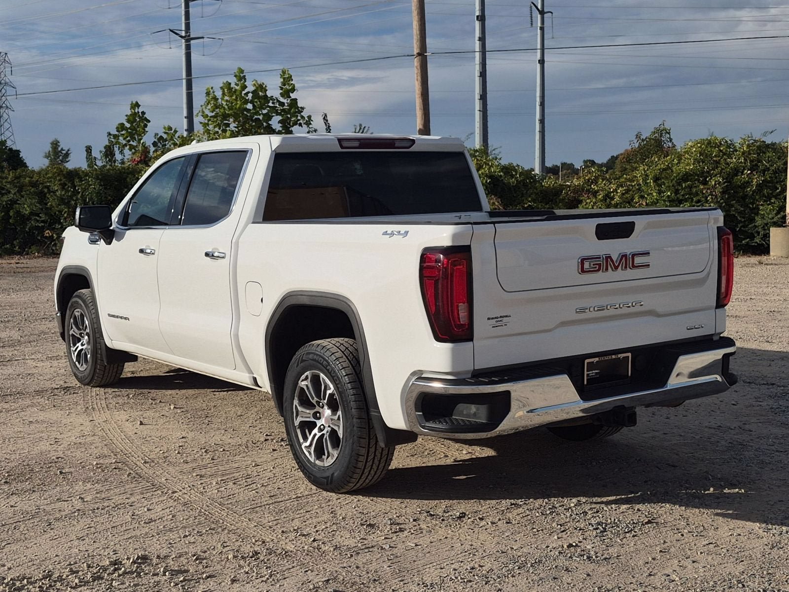 Used 2025 GMC Sierra 1500 SLT AWD/4WD image 3