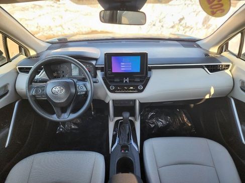 Used 2025 Toyota Corolla Cross L image 29