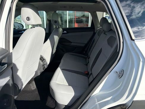 Certified 2024 Volkswagen Taos SE w/ Panoramic Sunroof Package image 13