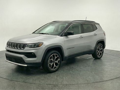 Used 2025 Jeep Compass Limited AWD/4WD image 3