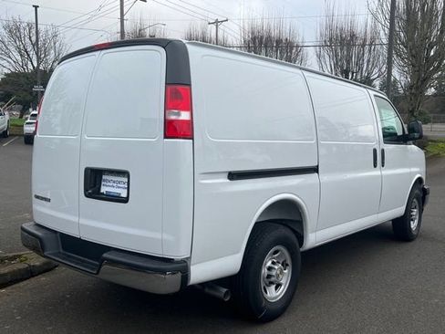 New 2025 Chevrolet Express 2500 image 8