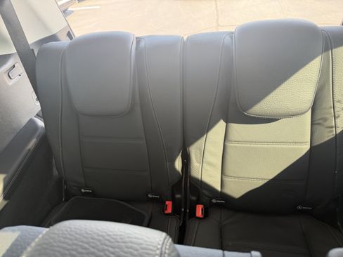 Certified 2026 Mercedes-Benz GLS 450 4MATIC image 31