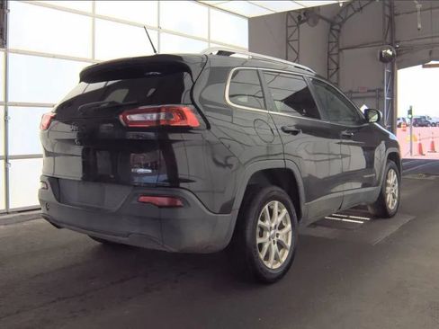 Used 2016 Jeep Cherokee Latitude FWD image 2