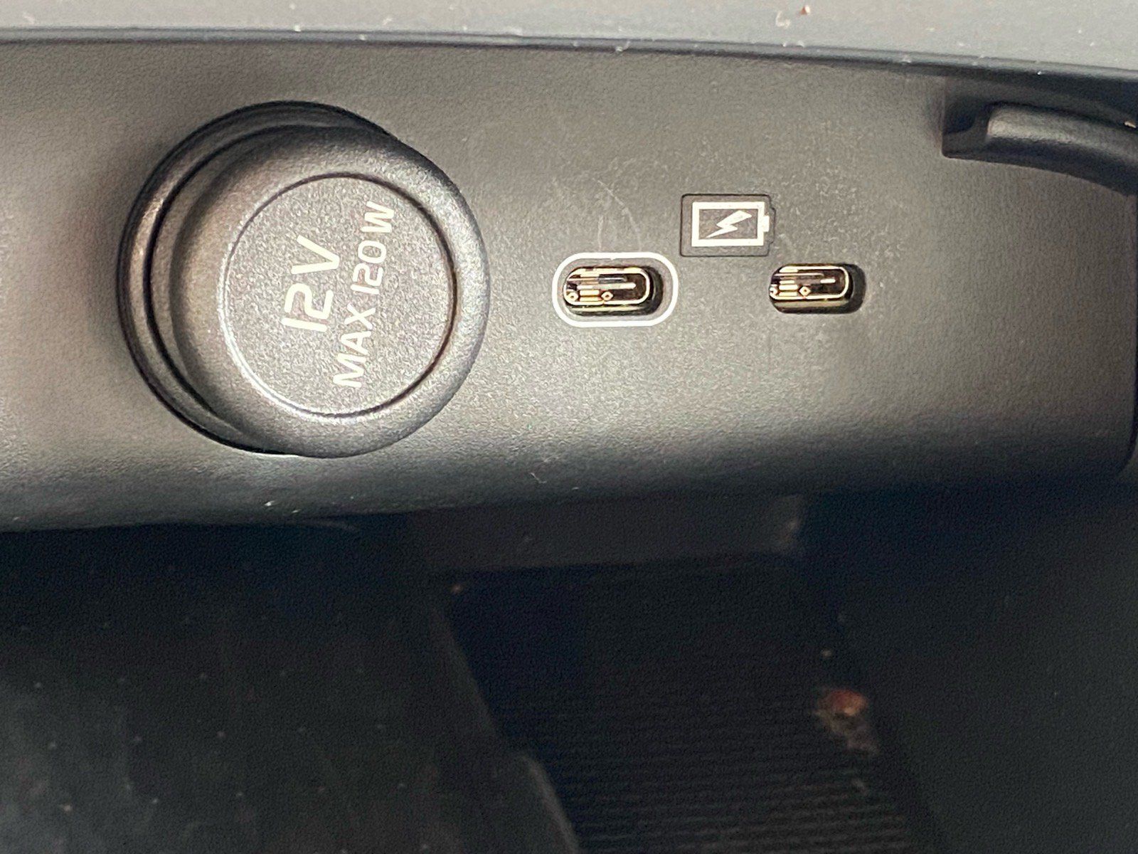 Used 2024 Volvo XC40 B5 Core AWD/4WD image 18