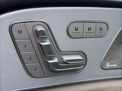 Used 2025 Mercedes-Benz GLS 450 4MATIC image 12