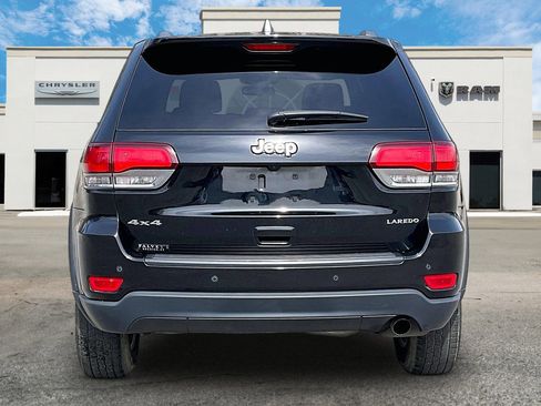 Used 2020 Jeep Grand Cherokee Laredo image 4