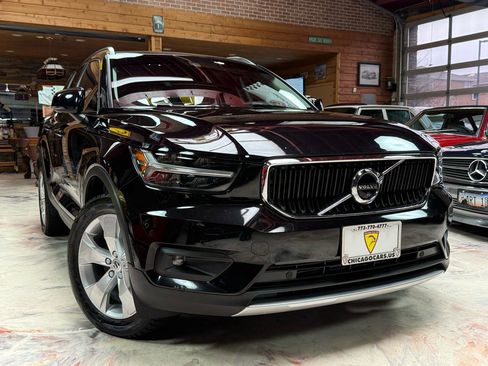 Used 2022 Volvo XC40 T4 Momentum FWD image 3