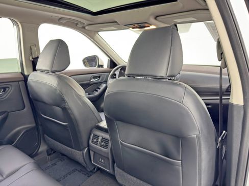 Used 2022 Nissan Rogue SV w/ SV Premium Package image 27