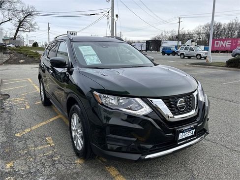 Used 2019 Nissan Rogue SV image 2