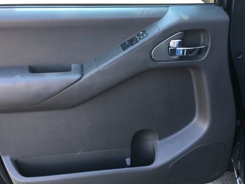 Used 2012 Nissan Frontier SV w/ Sport Appearance Pkg AWD/4WD image 18