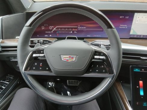 Used 2026 Cadillac Escalade Platinum Sport w/ LPO, ONYX Package image 13