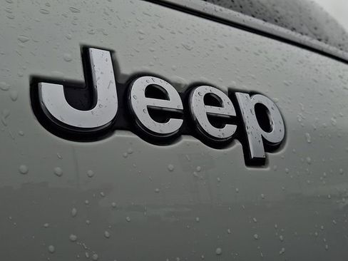Used 2023 Jeep Grand Cherokee L Summit AWD/4WD image 31