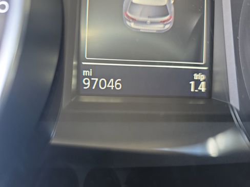 Used 2016 Volkswagen Golf R 4-Door image 11