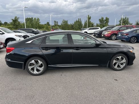 Used 2018 Honda Accord EX image 5