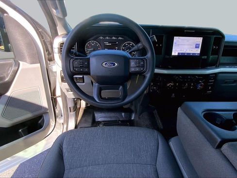 Used 2025 Ford F250 XL AWD/4WD image 6