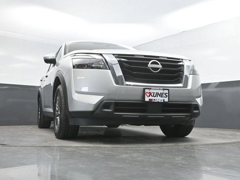Used 2024 Nissan Pathfinder SV FWD image 33