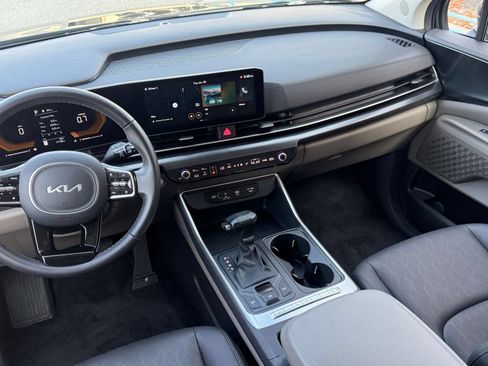 Used 2026 Kia Carnival FWD image 17