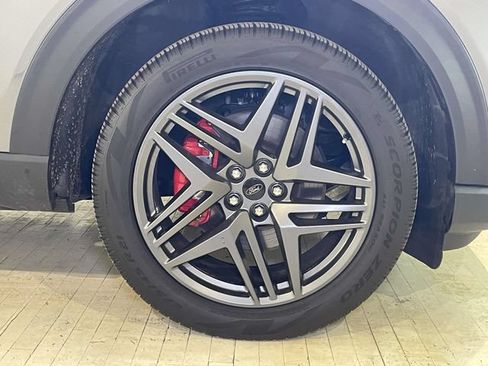 Used 2025 Ford Explorer ST-Line w/ ST-Line Street Pack AWD/4WD image 15