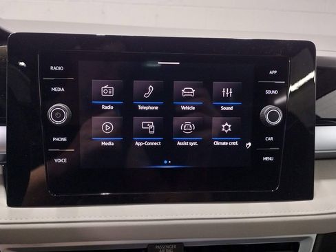 New 2025 Volkswagen Taos SE image 31