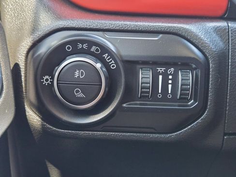 Used 2022 Jeep Gladiator Rubicon w/ LED Lighting Group AWD/4WD image 17