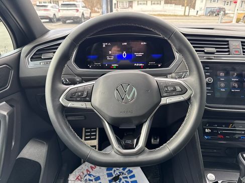 Used 2023 Volkswagen Tiguan SE R-Line image 16
