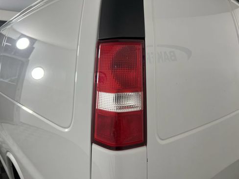 Used 2019 Chevrolet Express 2500 RWD image 31