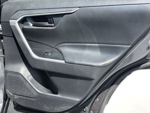 Used 2020 Toyota RAV4 LE FWD image 31