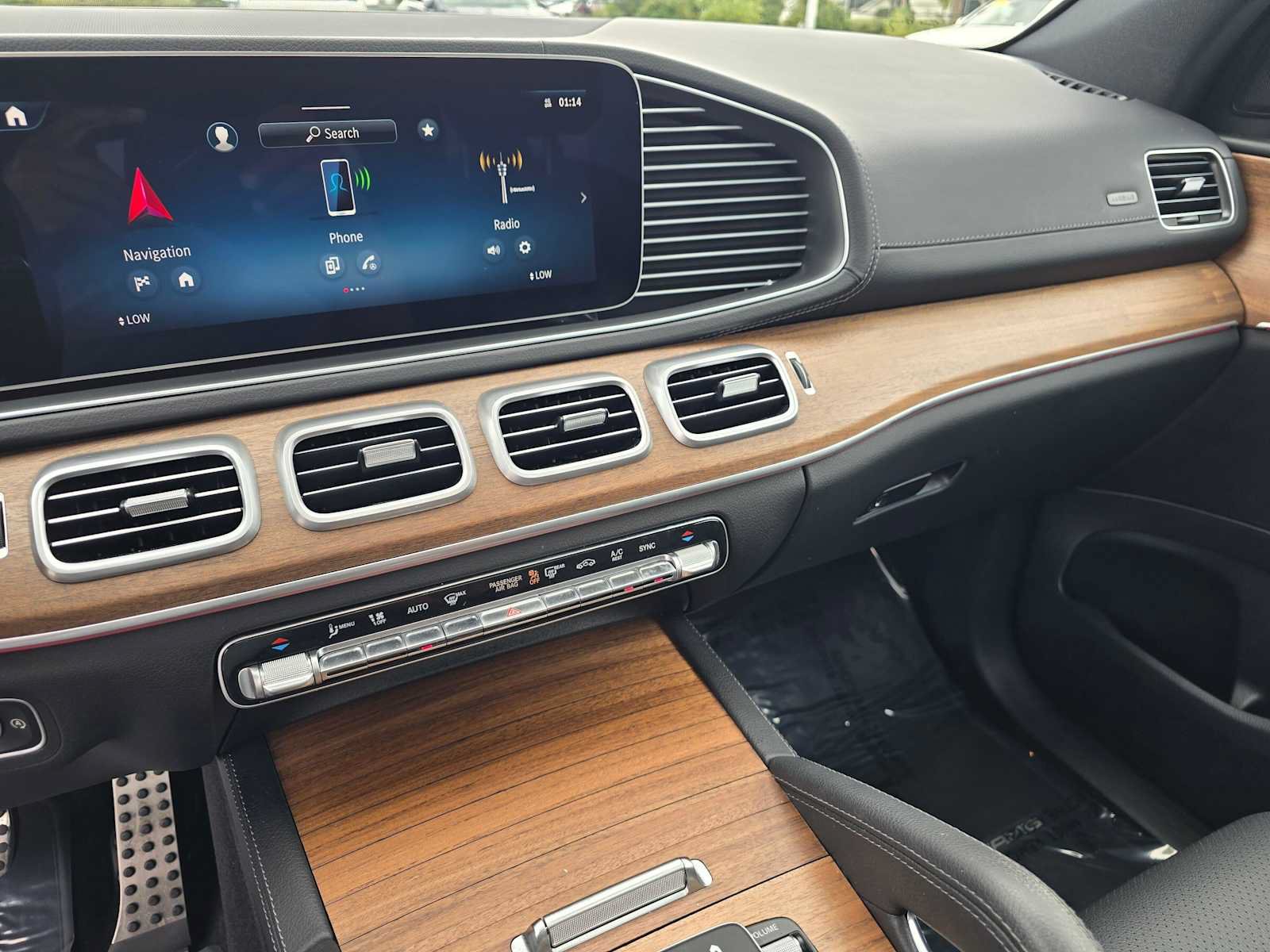 Used 2025 Mercedes-Benz GLS 450 4MATIC w/ AMG Line Exterior image 32