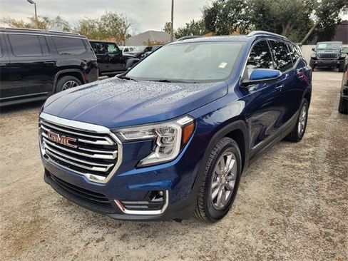 Used 2022 GMC Terrain SLT w/ Infotainment Package II image 3