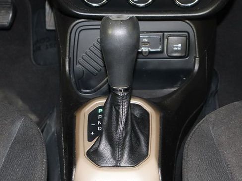 Used 2017 Jeep Renegade Latitude image 14