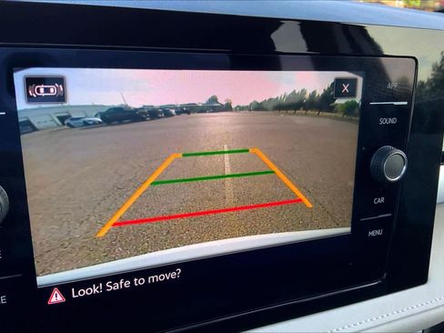 Used 2025 Volkswagen Taos SE image 27