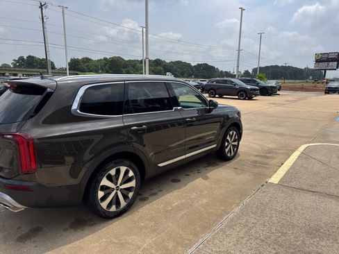 Used 2022 Kia Telluride EX w/ EX Premium Package FWD image 14