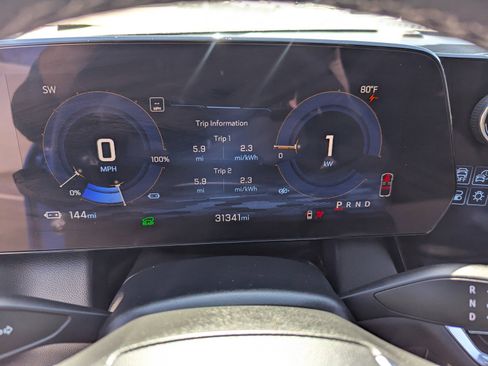 Used 2025 Chevrolet Equinox EV LT w/ Convenience Package image 13