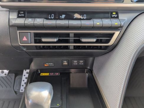 Used 2025 Toyota Camry SE FWD image 18