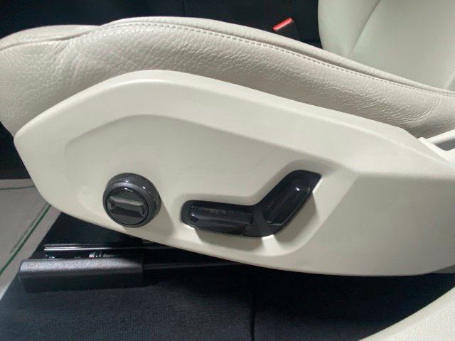 Used 2025 Volvo XC60 T8 Plus w/ Protection Package Premier AWD/4WD image 12