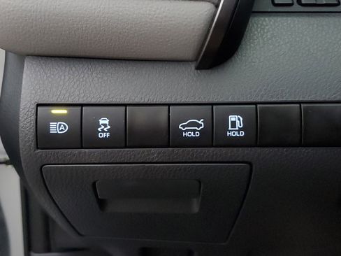 Used 2024 Toyota Camry SE image 30