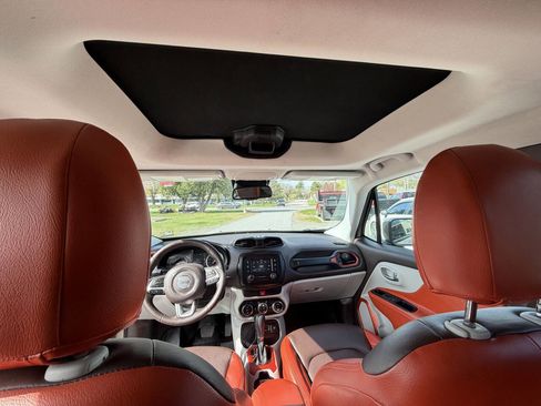 Used 2016 Jeep Renegade Latitude w/ Safety & Security Group FWD image 10
