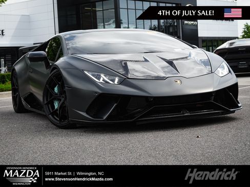 Used 2018 Lamborghini Huracan Performante AWD/4WD image 1