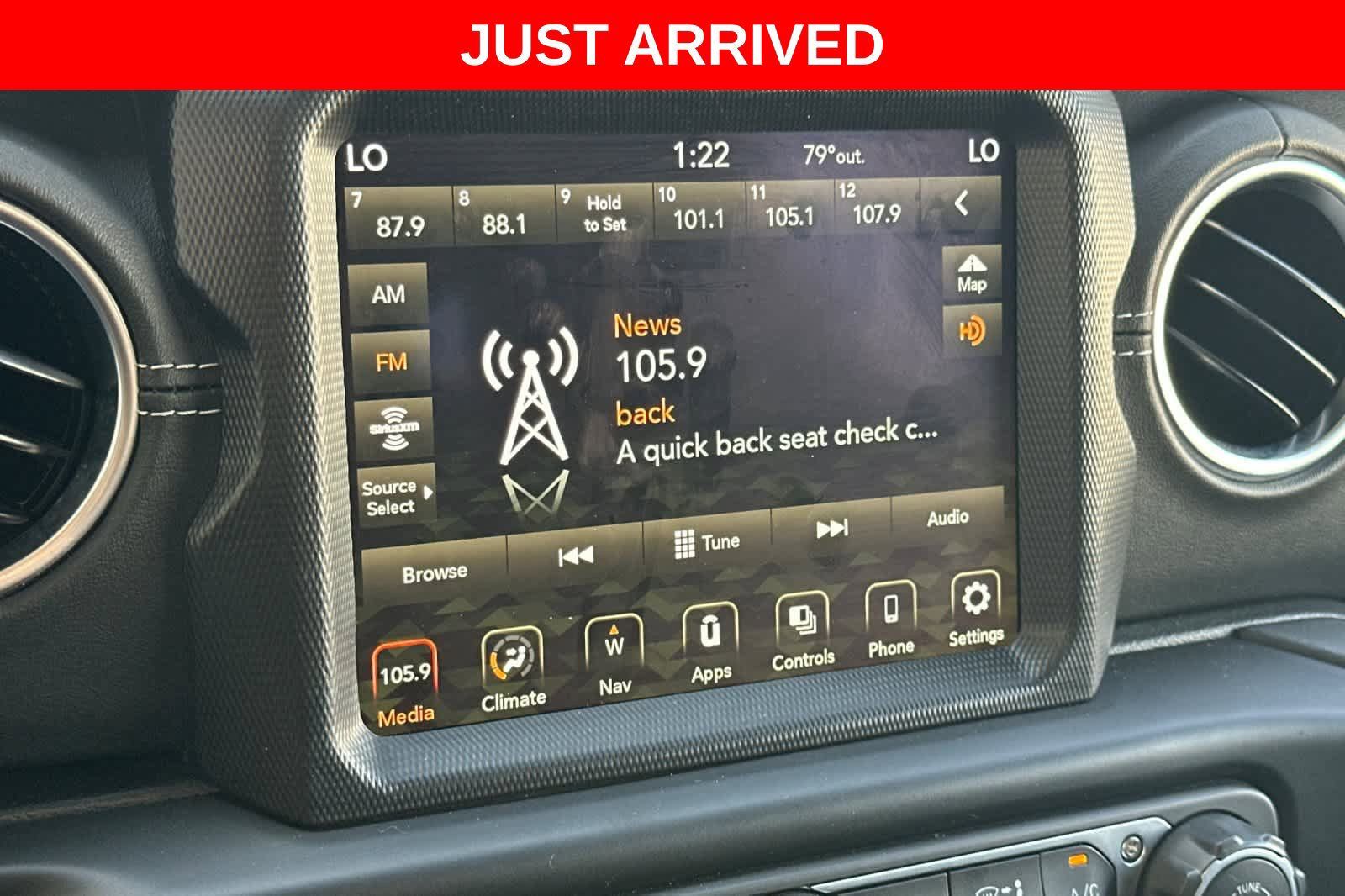 Used 2023 Jeep Wrangler Unlimited Sahara AWD/4WD image 19