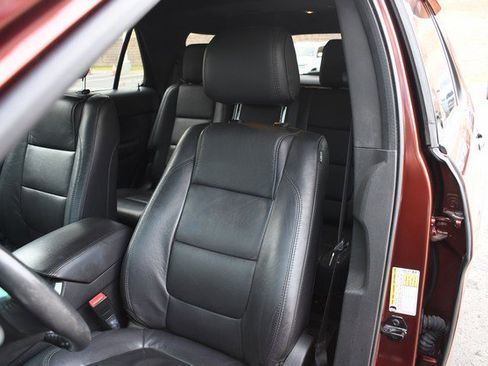 Used 2015 Ford Explorer XLT w/ Equipment Group 202B image 17