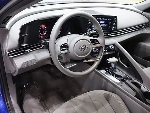 Used 2023 Hyundai Elantra SEL w/ Preferred Accessory Package FWD image 22