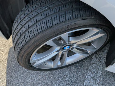Used 2018 BMW 330i Sedan RWD image 12