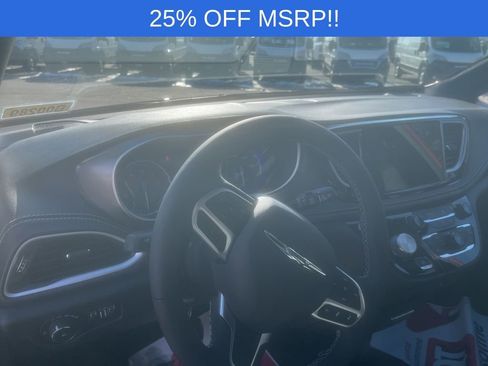 New 2026 Chrysler Pacifica Select image 10