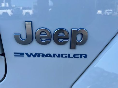 Used 2023 Jeep Wrangler Unlimited Sahara AWD/4WD image 32