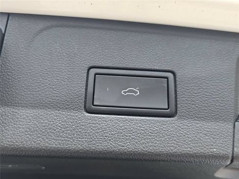 Used 2024 Volkswagen Atlas SE FWD image 34