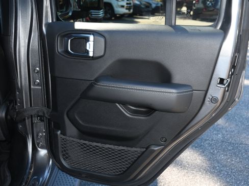 Used 2022 Jeep Gladiator Overland w/ Popular Equipment Package image 18