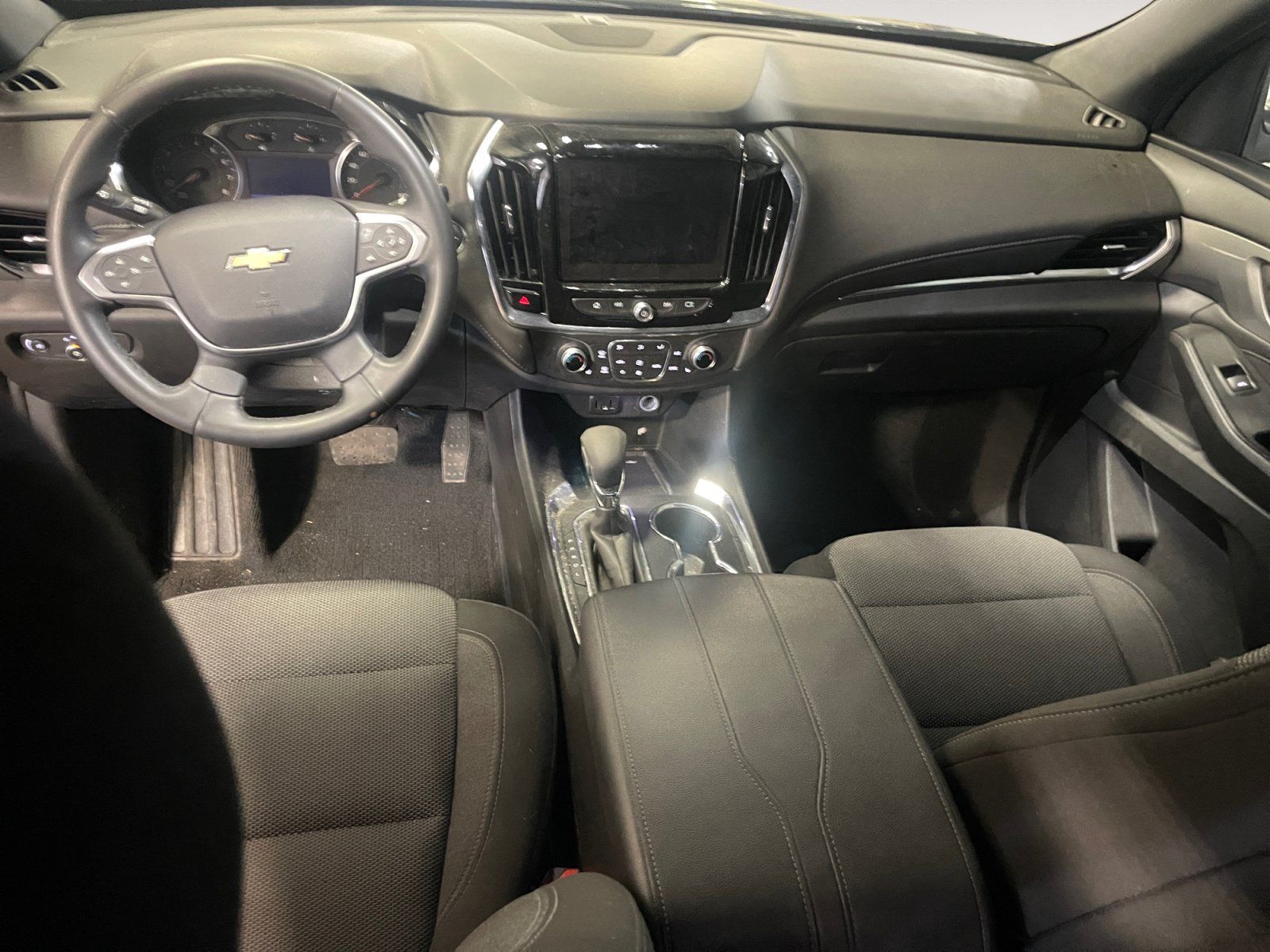 Used 2023 Chevrolet Traverse LT w/ Rear Camera Mirror Package AWD/4WD image 10