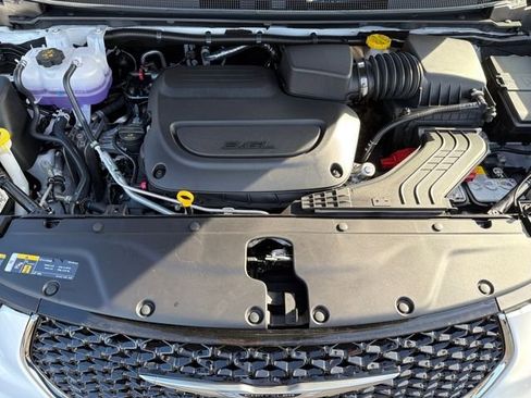 New 2026 Chrysler Pacifica Select image 26